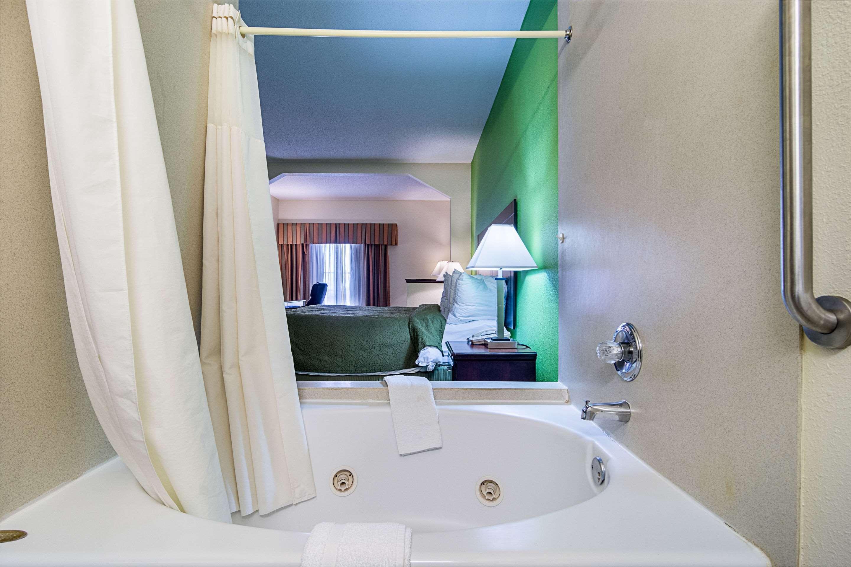 Quality Inn & Suites Near I-80 And I-294 Harvey Exteriér fotografie